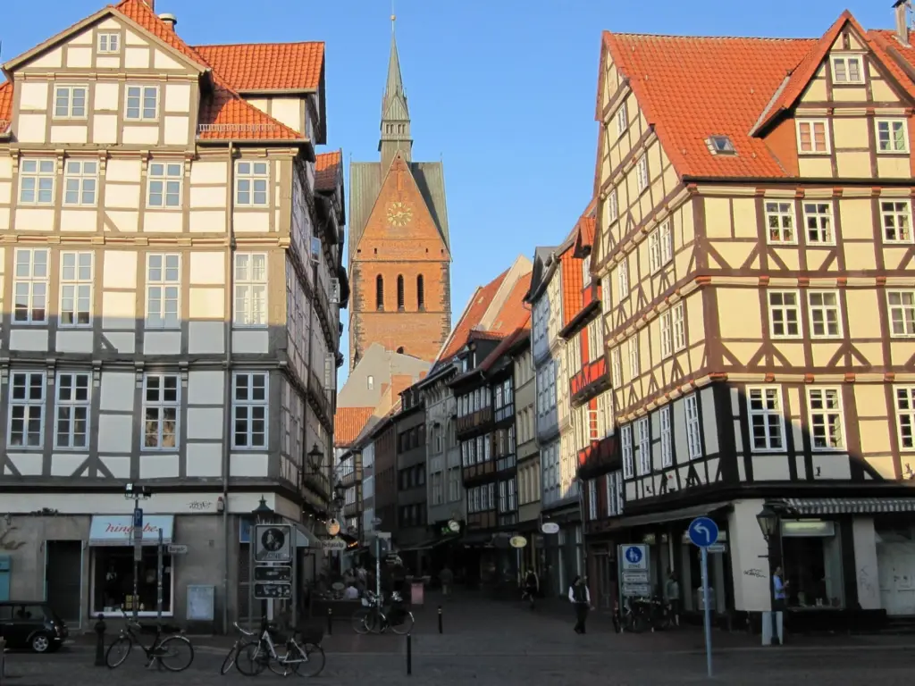 Historische Altstadt von Hannover mit Fachwerkhäusern und Marktkirche