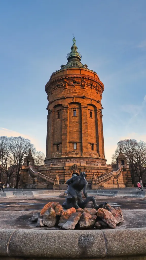 Wasserturm Mannheim am Friedrichsplatz als Standortmotiv für Factoring Mannheim